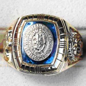 anillos de graduacion de oro