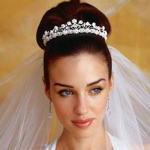 peinados de bodas con corona