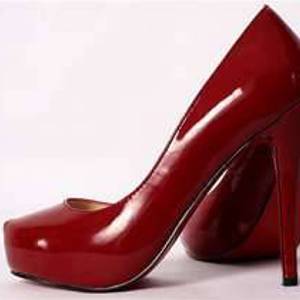 zapatos de cuero rojos