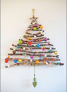 arbol de navidad 2d hecho con troncos y ramas