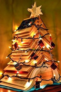 arbol navideño original hecho con libros
